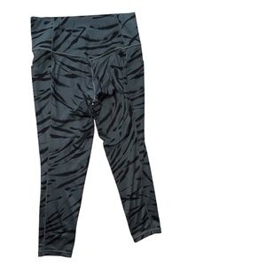 Athleta Salutation Stash Pocket II 7/8 Tight Black Grey Zebra Camo Legging M